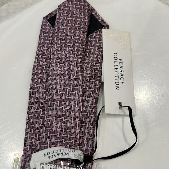 VERSACE COLLECTION MEN’S TIE PINK/BLACK CARAVATTA SAKS BRAND NEW - Picture 2 of 5